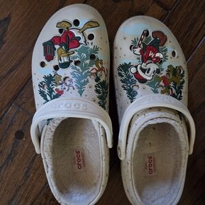 Crocs Lined Clogs Mickey Mouse Holiday Christmas Theme Tan Mens Size 11
